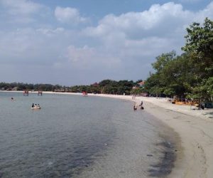 pantai bandengan pasir putih